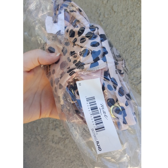 Price Drop - New in bag Bikini Top medium - Picture 6 of 6